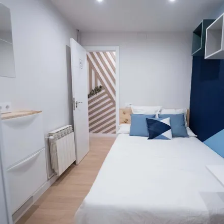 Rent this 5 bed room on El Corte Inglés in Plaça de Catalunya, 08010 Barcelona