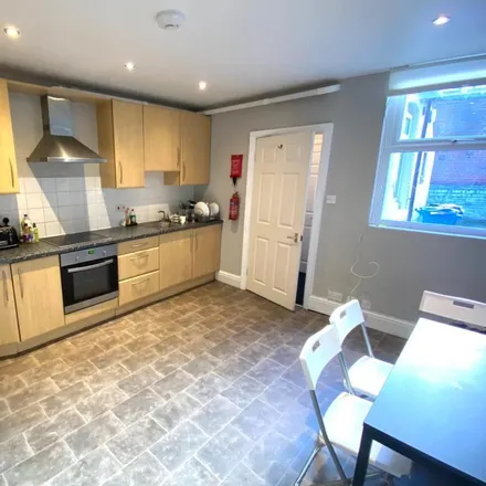 Rent this 4 bed townhouse on Harefield Road in Sheffield, S11 8NU