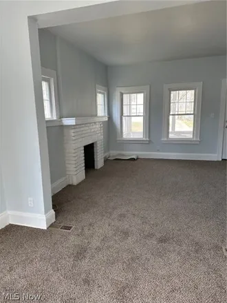 Image 4 - 1105 Erieview Road, Cleveland Heights, OH 44121, USA - House for sale