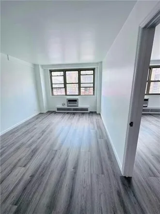 Image 6 - 81-11 45th Avenue, New York, NY 11373, USA - Apartment for sale