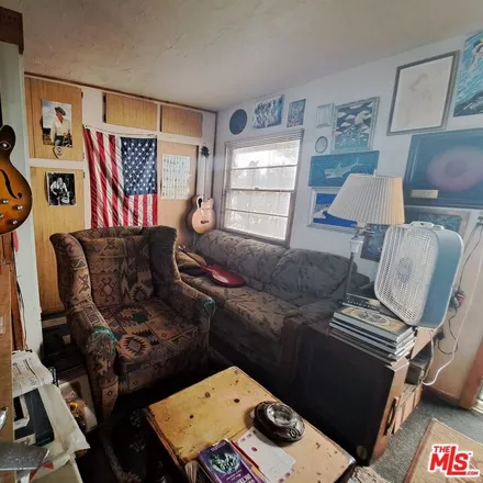 Buy this studio house on Guitar Connection in 633 Rose Avenue, Los Angeles