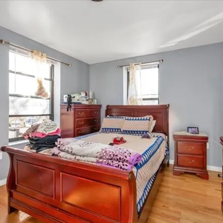 Image 8 - 159-04 Sanford Avenue, New York, NY 11358, USA - House for sale