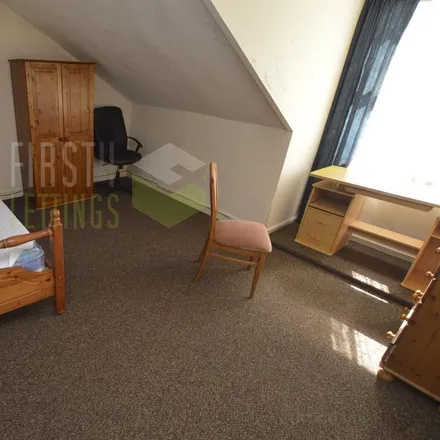 Rent this 4 bed townhouse on St Albans Road in Leicester, LE2 1GE