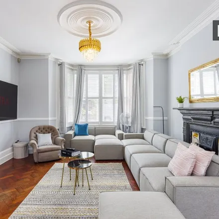 Rent this 6 bed apartment on Chatsworth Gardens in London, W3 9LW