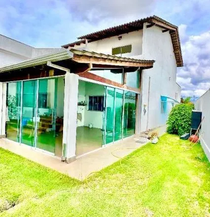 Buy this 5 bed house on SHVP - Rua 4c - Chácara 19 in Colônia Agrícola Samambaia, Vicente Pires - Federal District