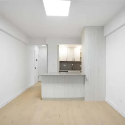Image 3 - 333 East 46th Street, New York, NY 10017, USA - House for rent