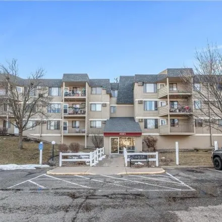 Buy this 3 bed condo on Heritage Hills Drive in Bloomington, MN 55437