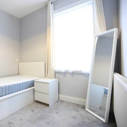 Rent this 2 bed apartment on Pembroke Road in Seven Kings, London