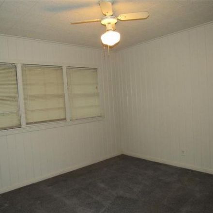 Rent this 3 bed house on 657 Lynn Avenue in Lufkin, TX 75904