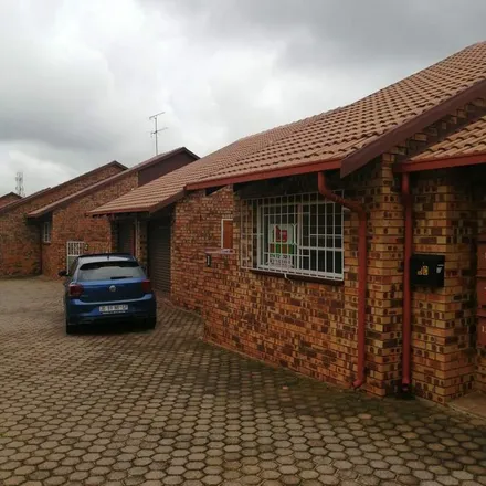 Image 1 - Wilgerood Road, Wilropark, Roodepoort, 1724, South Africa - Townhouse for rent