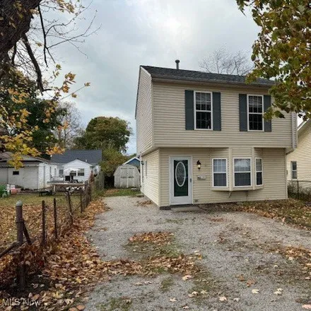 Rent this 3 bed house on 914 Shadowrow Ave in Willoughby, Ohio