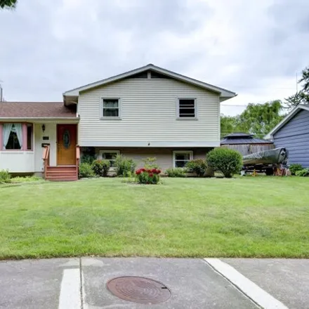 Buy this 3 bed house on 3327 Collegiate Ct in Fort Wayne, Indiana