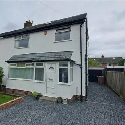 Buy this 4 bed duplex on 7 Holmesway in Pensby, CH61 5XJ