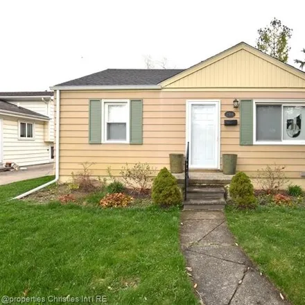 Buy this 2 bed house on 3374 Wiltshire Road in Berkley, MI 48072