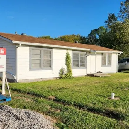Buy this studio house on 420 North 1st Street in Calera, Bryan County