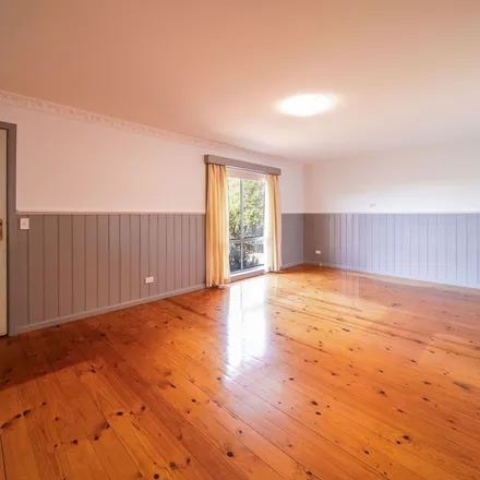 Rent this 3 bed apartment on Dean Street in Long Gully VIC 3550, Australia