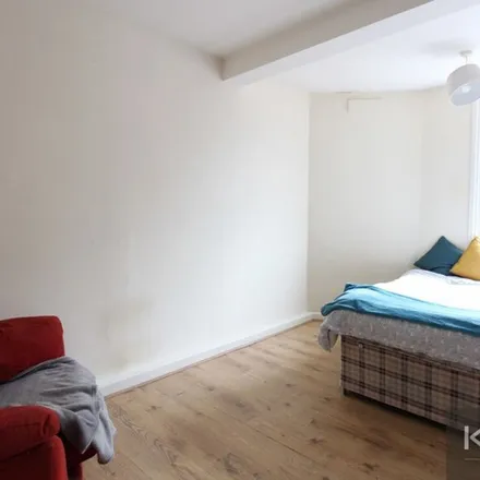 Rent this 3 bed apartment on 88 Portswood Road in Bevois Mount, Southampton