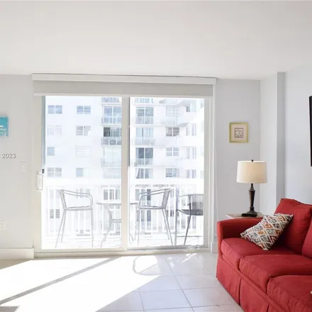 Image 1 - Local House Hotel, 400 Ocean Drive, Miami Beach, FL 33139, USA - Apartment for rent