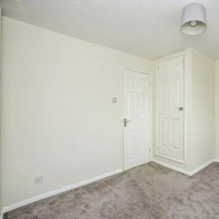 Image 5 - St Peters Close, Swanscombe, DA10 0BD, United Kingdom - Townhouse for rent