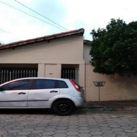 Buy this 2 bed house on Rua Tenente Argemiro Pereira Marcondes in Vila Nunes, Lorena - SP