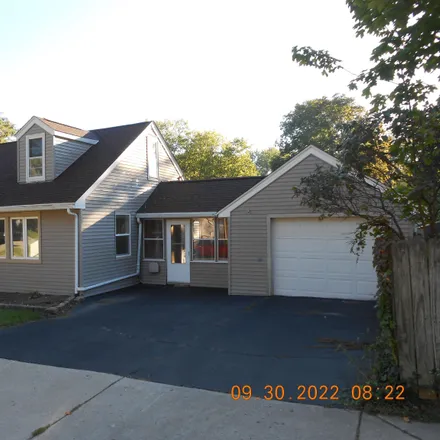 Buy this 3 bed house on 1315 James Avenue in Rockford, IL 61107
