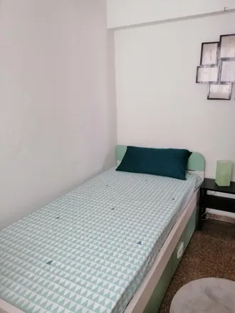 Rent this 3 bed room on Carrer del Pare Tomás de Montañana in 10, 46023 Valencia
