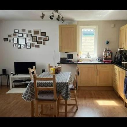 Image 2 - Ash Road, Stonecot, London, SM3 9HH, United Kingdom - Apartment for rent