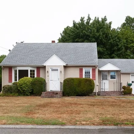 Buy this 3 bed house on 3 Spruce Avenue in Middletown, RI 02842