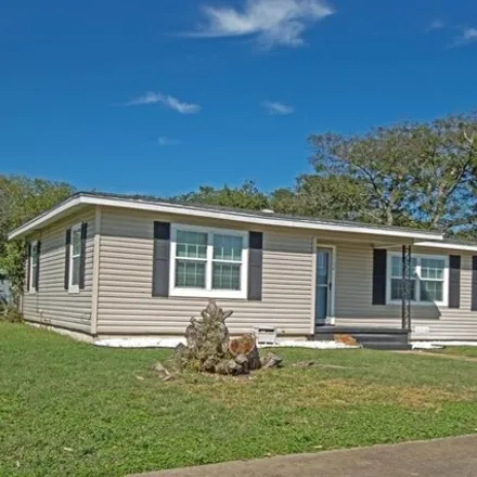 Rent this 3 bed house on 1128 South 13th Street in Copperas Cove, Coryell County