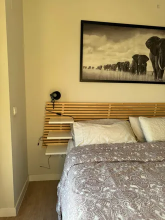 Rent this 3 bed room on Gran Via de les Corts Catalanes in 199, 197