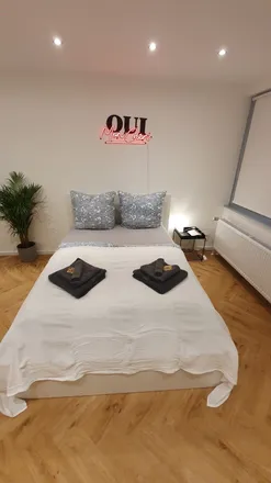 Rent this 1 bed apartment on Aachener Straße 71 in 50674 Cologne, Germany