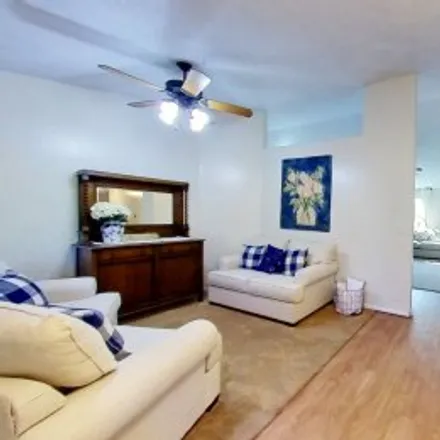 Buy this 6 bed apartment on 203 East Fox Point Way South