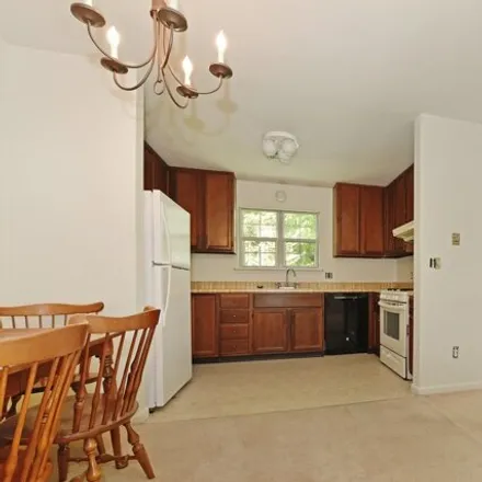 Image 7 - 9 Hawley Glen, Stratford, CT 06614, USA - Townhouse for sale