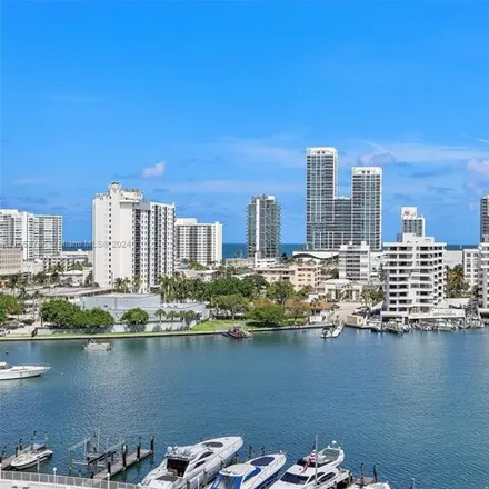 Image 4 - 900 Bay Drive, Isle of Normandy, Miami Beach, FL 33141, USA - Condo for sale