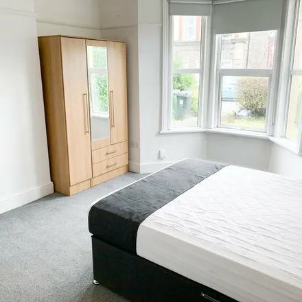 Rent this 4 bed apartment on Kingswood Park in High Street, Kingswood