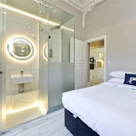 Image 4 - The Premier Notting Hill, 5-7 Prince's Square, London, W2 4NP, United Kingdom - Apartment for rent