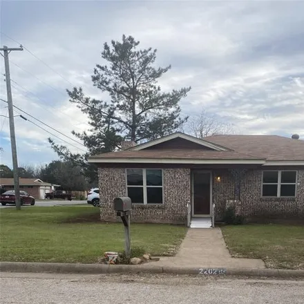 Image 1 - 1242 Southeast 22nd Avenue, Mineral Wells, TX 76067, USA - House for sale