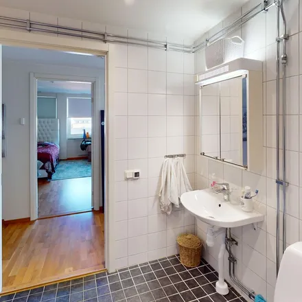 Rent this 3 bed apartment on Drottninggatan 72A in 252 21 Helsingborg, Sweden