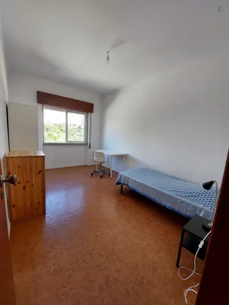 Rent this 3 bed room on Guru Kebab in Avenida Miguel Bombarda, Sintra