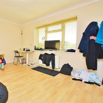 Image 3 - Windyedge, 30 Riverside, Guildford, GU1 1LW, United Kingdom - Duplex for rent