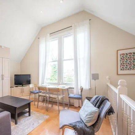 Image 2 - Brondesbury Court, 235 Willesden Lane, Brondesbury Park, London, NW2 5RE, United Kingdom - Apartment for rent