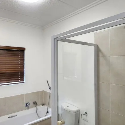 Image 3 - Jan Smuts Avenue, Craighall Park, Rosebank, 2196, South Africa - Apartment for rent