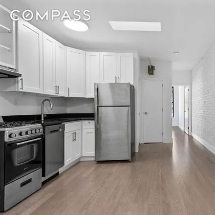 Image 2 - 633 East 6th Street, New York, NY 10009, USA - House for rent
