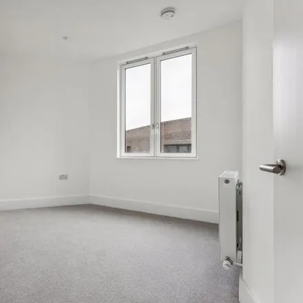 Image 7 - 19 Lion Green Road, London, CR5 2NL, United Kingdom - Apartment for rent