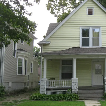 Buy this studio duplex on 615 South English Avenue in Springfield, IL 62704