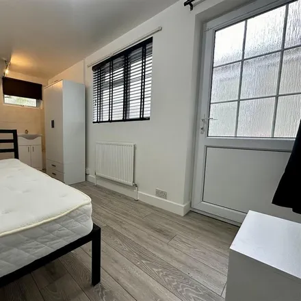 Rent this 1 bed room on Vardon Road in Stevenage, SG1 5PT