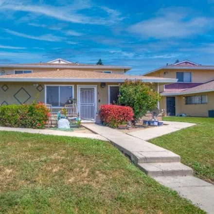 Buy this 2 bed house on 136 La Fresa Court in Sacramento, CA 95823