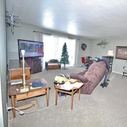 Image 2 - 828 Central Avenue West, Minot, ND 58701, USA - House for sale