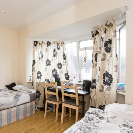 Rent this 6 bed room on Gibbon Road in London, W3 7AE