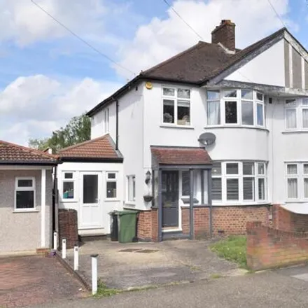 Buy this 3 bed house on Faringdon Avenue in Blackbrook, London